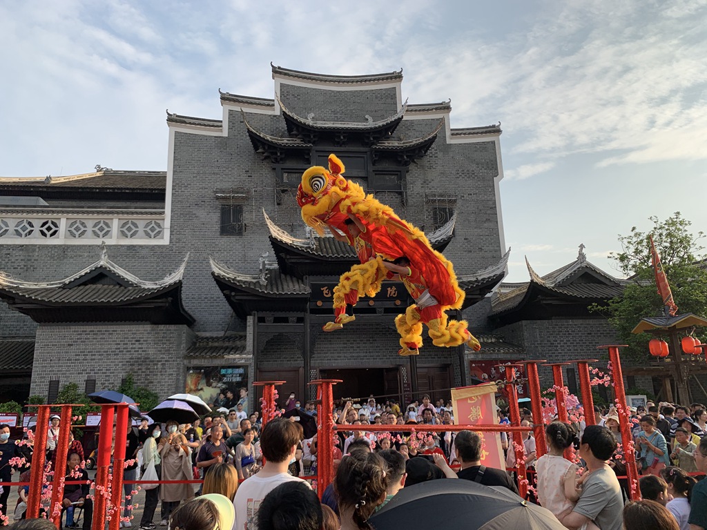 景区梅花桩狮